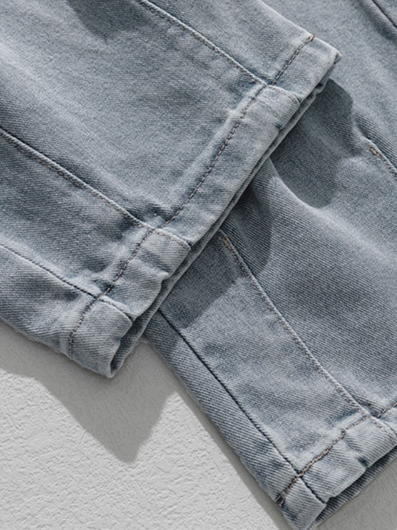 Relaxed Fit Straight Leg Cargo Jeans with Elastic Waist