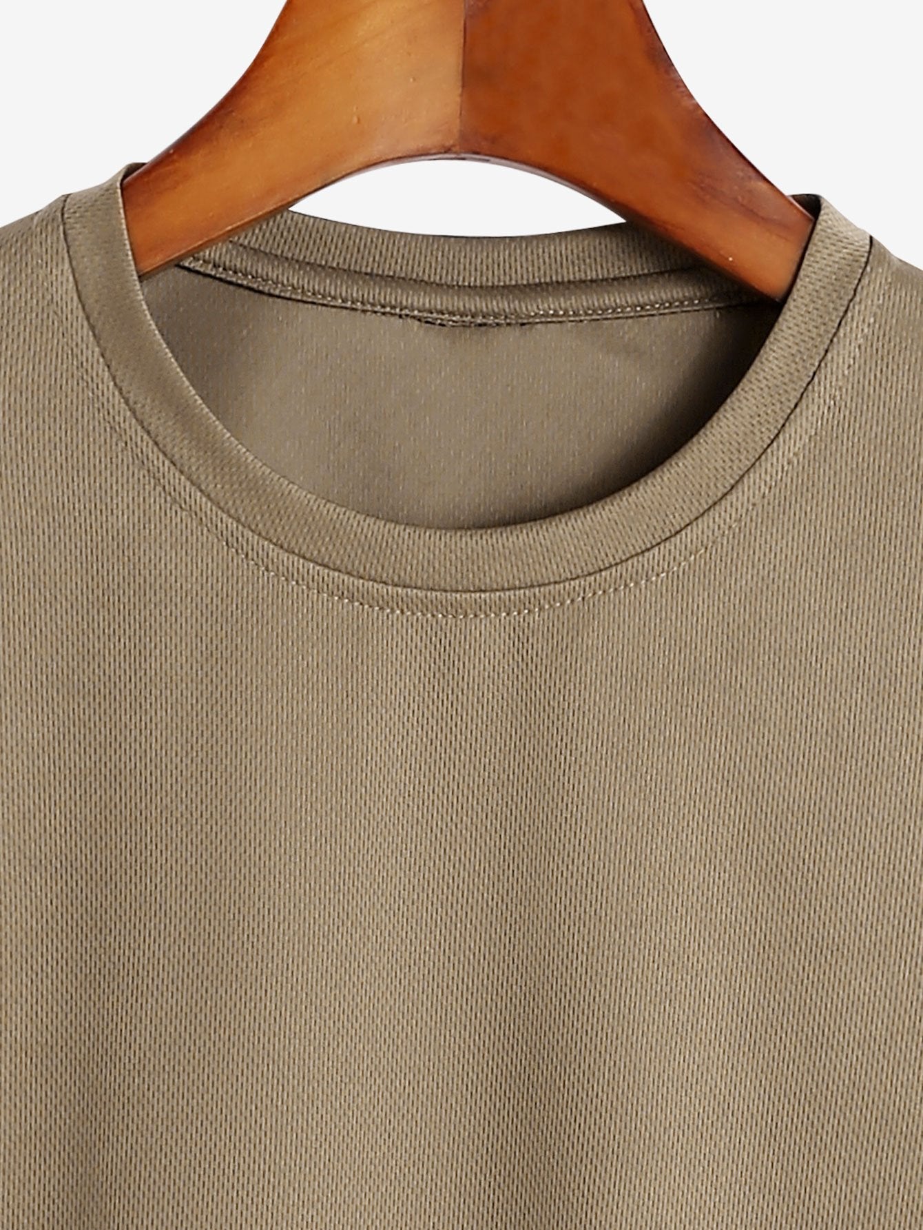 Muscle Fit Mesh T-Shirt with Arc Hem